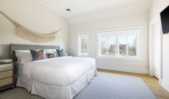 121 Hand Ln, Amagansett, NY 11930