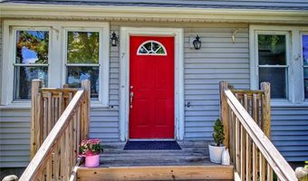 7 Hemlock Dr, Johnston, RI 02919
