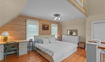 671 County Rd, Barrington, RI 02806