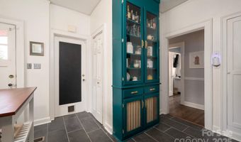 9 Colonial Pl, Asheville, NC 28804