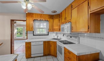 8628 Hillery Dr, Affton, MO 63123