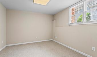 1605 Spinnaker Dr, Alpharetta, GA 30005