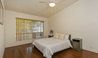 585 Mananai Pl 26W, Honolulu, HI 96818