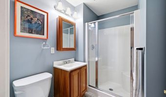 24 Greenleaves Dr 413, Amherst, MA 01002
