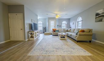 1 W Main St, Albion, IL 62806