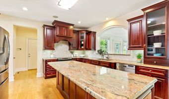 64 Warren Gln, Burlington, CT 06013