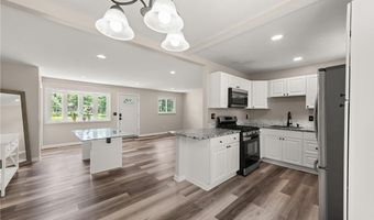 794 Robinhood Dr, Aurora, OH 44202