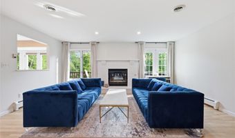 3 Larissa Ct, Airmont, NY 10952