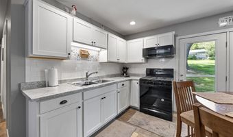 302 N Pratt St, Anamosa, IA 52220