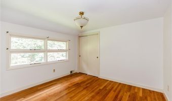 22 Whitewood Dr, Cranston, RI 02920