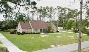 220 Lakeshore Dr, Alma, GA 31510