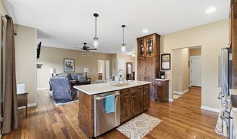 1402 S 7th St, Adel, IA 50003