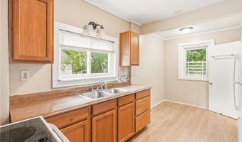 285 Sumner Ct, Akron, OH 44311