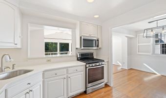 9407 WADSWORTH Dr, Bethesda, MD 20817