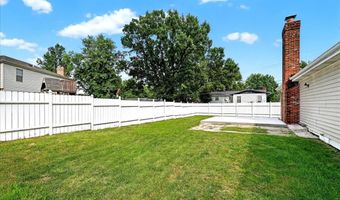 701 Kehrs Mill Rd, Ballwin, MO 63011