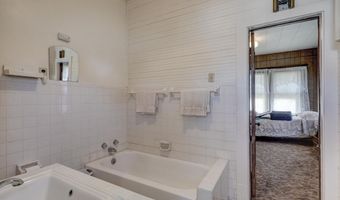 905 East Ave, Baxter Springs, KS 66713