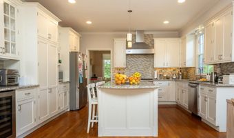 8809 SAUNDERS Ln, Bethesda, MD 20817
