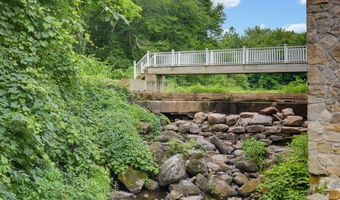 28 Armstrong Rd C15, Coventry, CT 06238