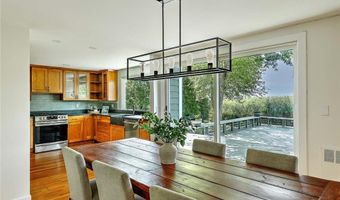 4 Buckingham St, Barrington, RI 02806