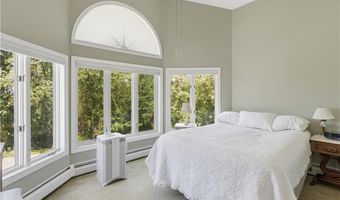 38 Gondola Ave, Jamestown, RI 02835