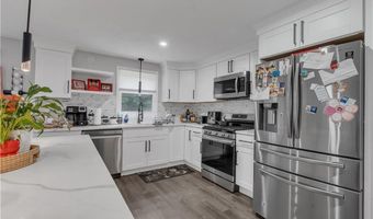 8 Gale Ct, North Providence, RI 02904