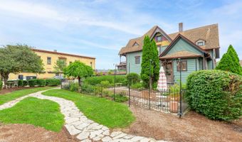 302 S Main St, Algonquin, IL 60102