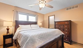 5635 E 39th St N, Bel Aire, KS 67220