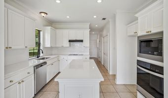 9832 S Vignes Lake Ave, Baton Rouge, LA 70817