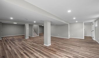 628 Hickory Knoll Ct, Ballwin, MO 63021