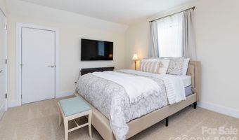 32 Greenwood Fields Dr, Asheville, NC 28804