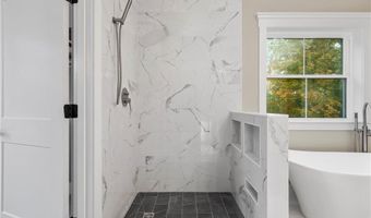 369 Huntinghouse Rd, Glocester, RI 02857