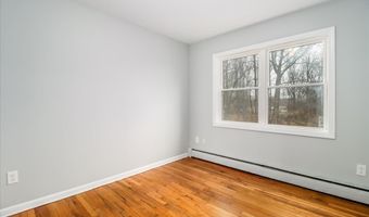 32 Pleasant St, Bethel, CT 06801