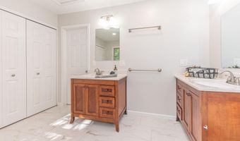 2728 Kimberley Rd, Ann Arbor, MI 48104