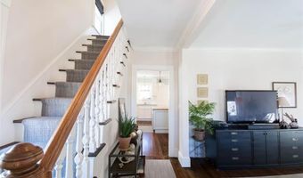 16 Carroll Ave, Newport, RI 02840