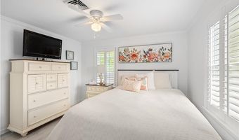 35 Willow Ave, Narragansett, RI 02882