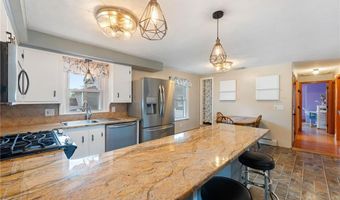 211 IROQUOIS ROAD Rd, Cumberland, RI 02864