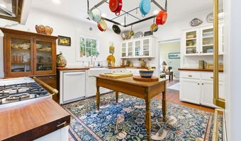 128 4th St, Apalachicola, FL 32320
