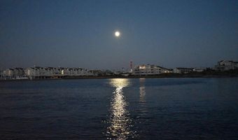 409 3rd St, Beach Haven, NJ 08008