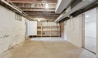 310 7th Ave SE, Dyersville, IA 52040