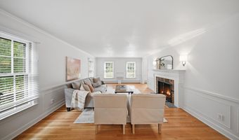 5 Beaver Pond Rd, Albany, NY 12211