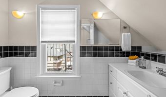 47 R Jamaica 3, Boston, MA 02130