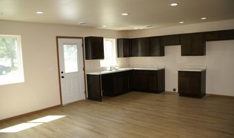 915 S 9th St, Aberdeen, SD 57401