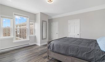 53 River Run Rd, Middletown, RI 02842