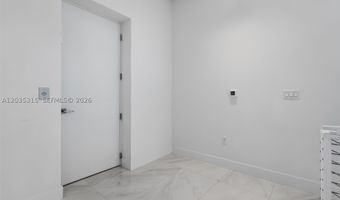 3750 Yacht Club Dr TH5, Aventura, FL 33180