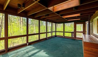 3949 Waldenwood Dr, Ann Arbor, MI 48105