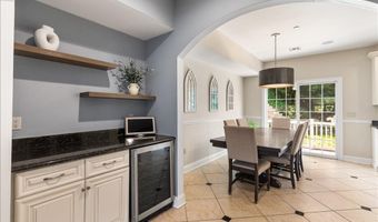 31 White Oak Ln, Aberdeen, NJ 07747
