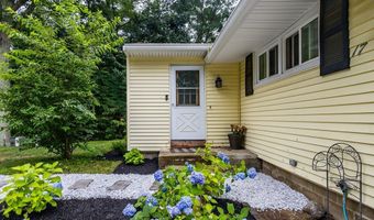 17 Pine St, Bellingham, MA 02019