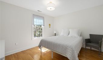 42 Camden Rd, Narragansett, RI 02882