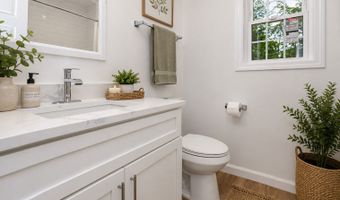 68 Tariffville Rd, Bloomfield, CT 06002