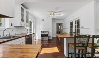 16 Courtway St, Narragansett, RI 02882